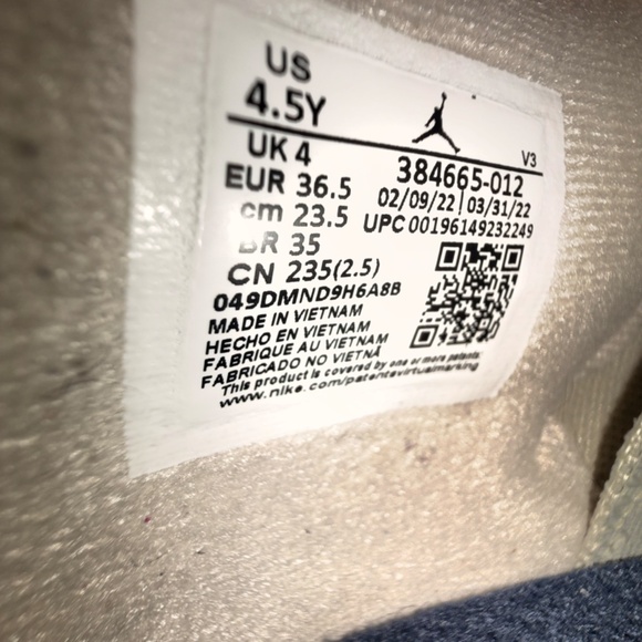 Jordan 6 Retro Youth Size 4.5 - Picture 5 of 9